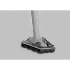 Base maggiorata per cavalletto laterale Nero/Argento. Triumph Speed Triple 1200 RS (21-).