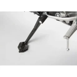 Base maggiorata per cavalletto laterale Nero/Argento. Yamaha MT-09 Tracer, XSR900/Abar.