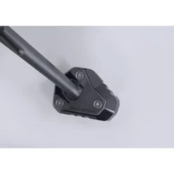 Base maggiorata per cavalletto laterale Sw-Motech Nero/Argento. Versys 1000 (14-) / 1100 (24-).