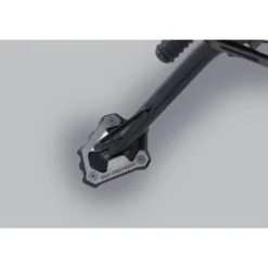 Base maggiorata per cavalletto laterale Sw-Motech Nero/Argento. Triumph Scrambler 1200 X (23-).