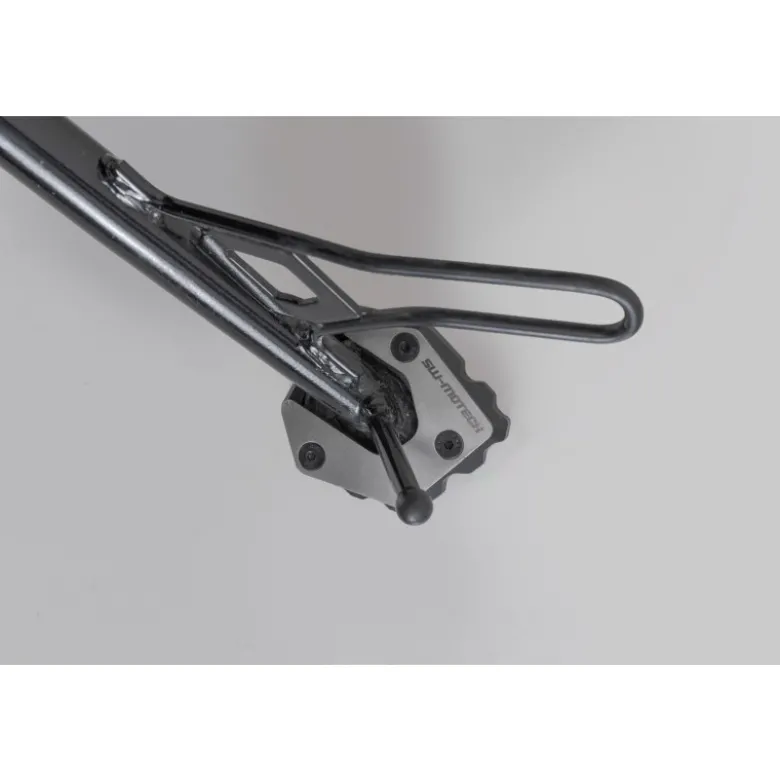 Base maggiorata per cavalletto laterale Sw-Motech Nero/Argento. Moto Guzzi V85 TT (24-).