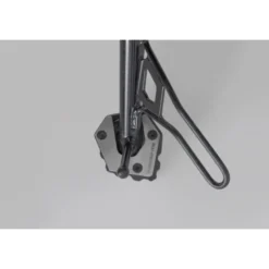 Base maggiorata per cavalletto laterale Sw-Motech Nero/Argento. Moto Guzzi V85 TT (24-).