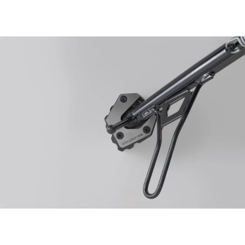 Base maggiorata per cavalletto laterale Sw-Motech Nero/Argento. Moto Guzzi V85 TT (24-).