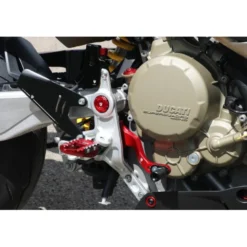 Cnc Racing PEV07R Tappi per viti centrali pedane originali Ducati Rosso