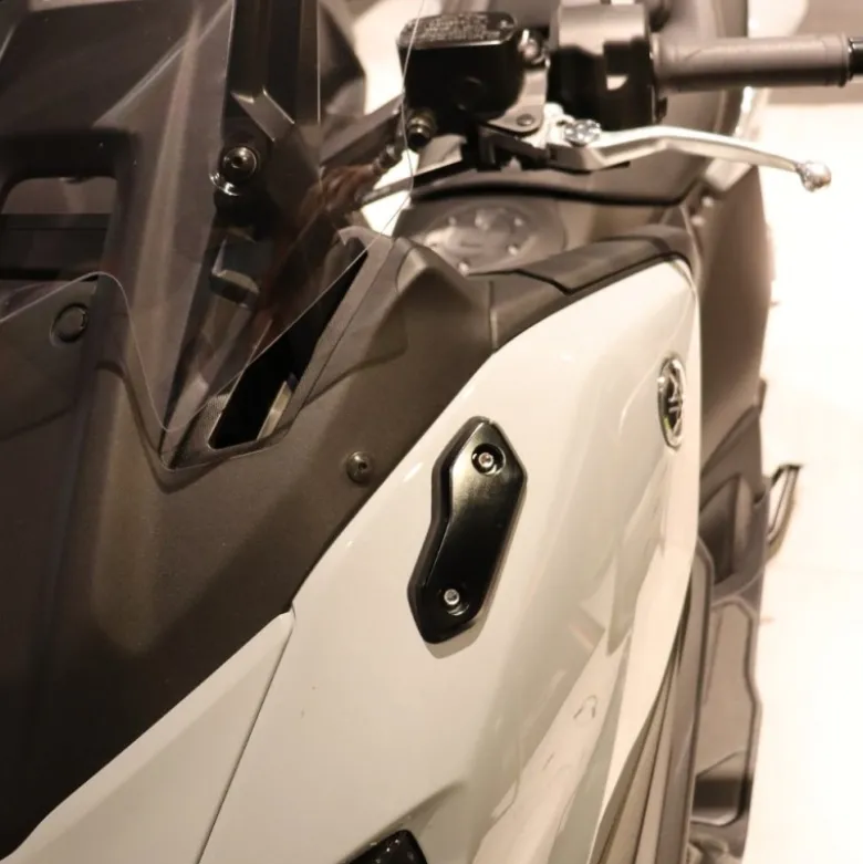 Far - Kit Tappo Copriforo Destro Yamaha Tmax 560 2025 FAR-8205DX