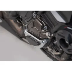 Protezione del coperchio del vano motore Nero/Argento. Yamaha MT-10 / SP (16-).